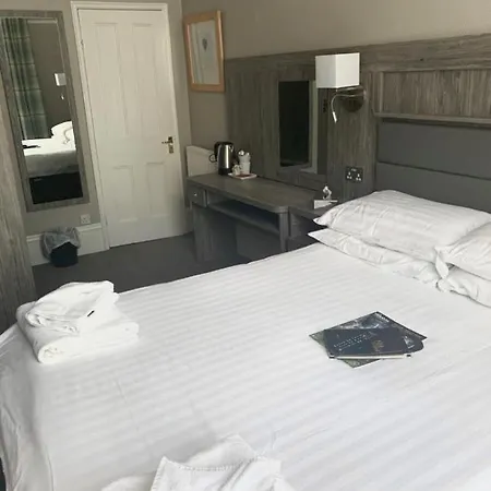 Hedley House & 3*