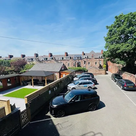 Hedley House & 3* York