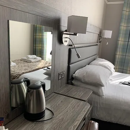 Hedley House & 3*