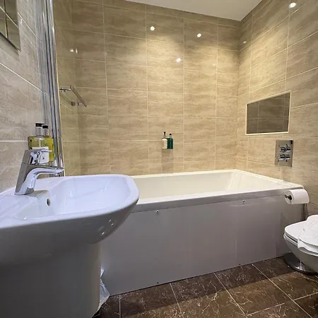 Hedley House Wellness And 3*