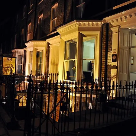 Hedley House & 3*